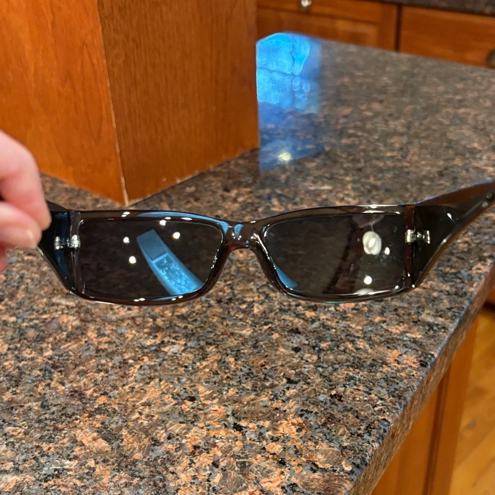Gucci Women's Rectangular Sunglasses in Dark Brown/Black